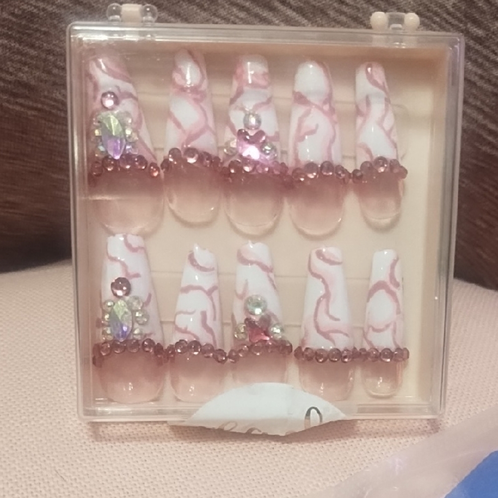 Elegant Pink Marble Press-On Nails